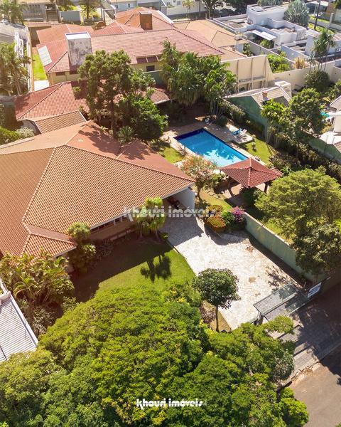 Casa à venda em Maringá, Zona 05, com 4 quartos, com 715.85 m²